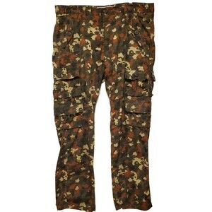 Halifax Individually Crafted Camo Cargo Pants Size 38x32